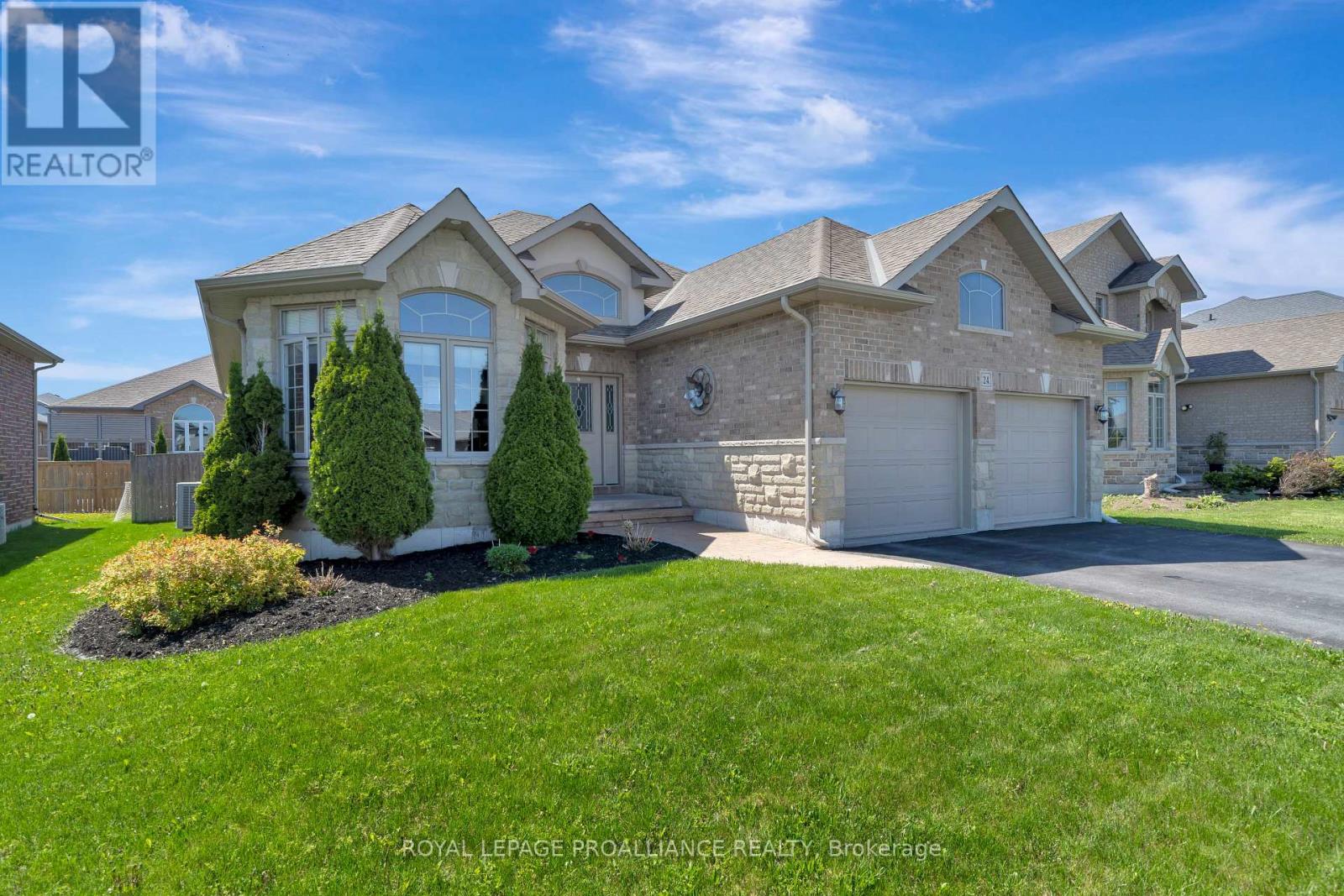 Property at 24 HAMPTON RIDGE DRIVE image 3