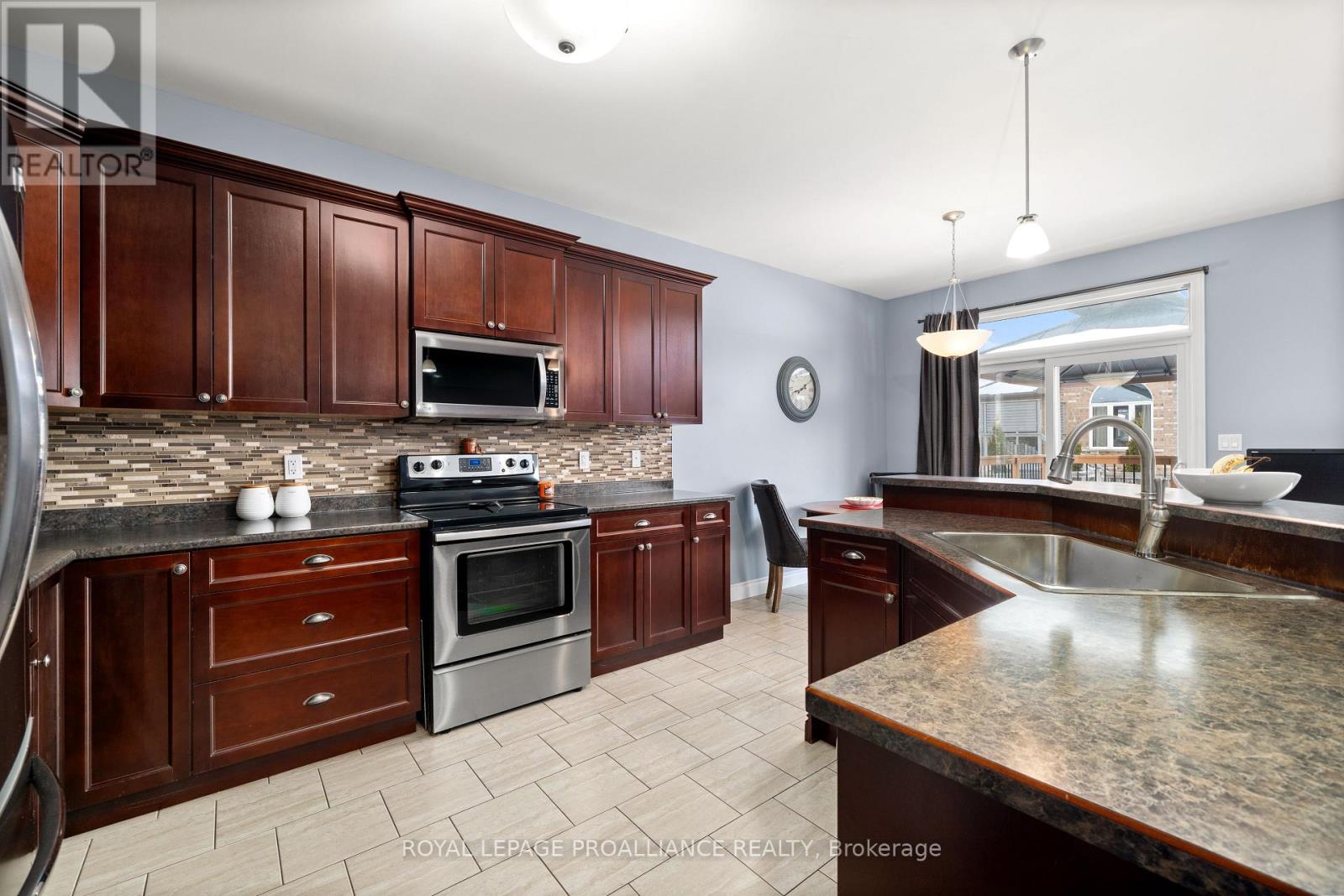 24 Hampton Ridge Drive, Belleville (Thurlow Ward), Ontario  K8N 0B2 - Photo 9 - X12174347