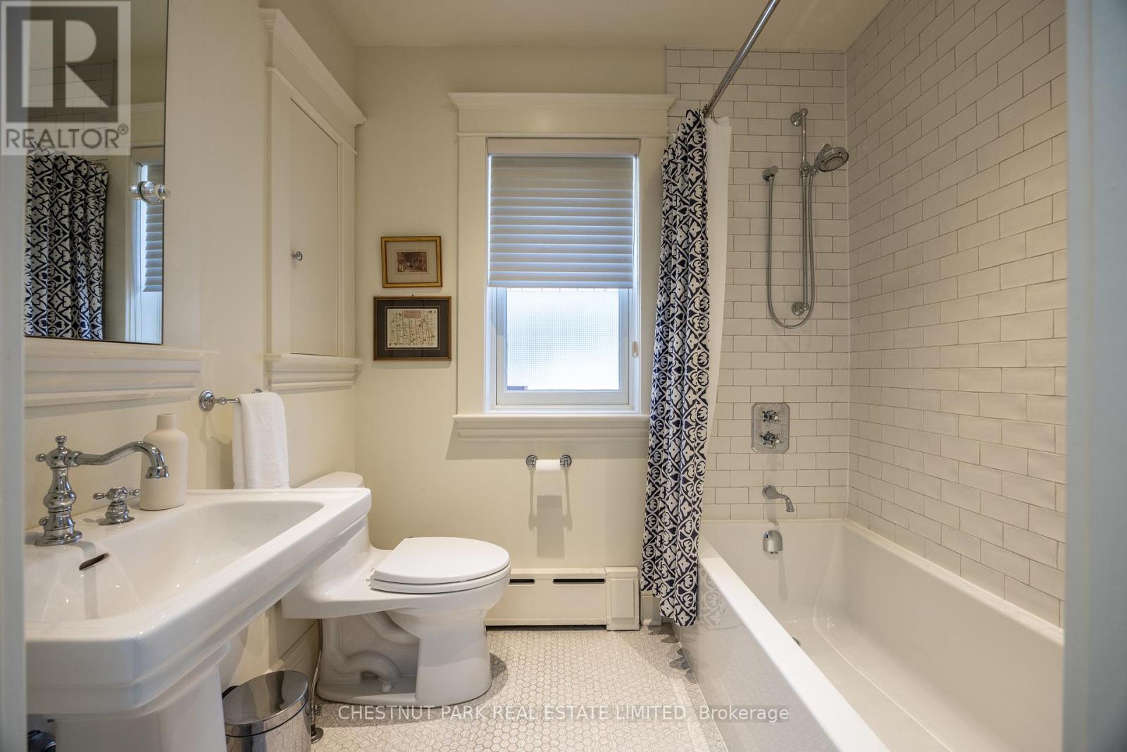 85 Duggan Avenue, Toronto, Ontario  M4V 1Y1 - Photo 21 - C12168388