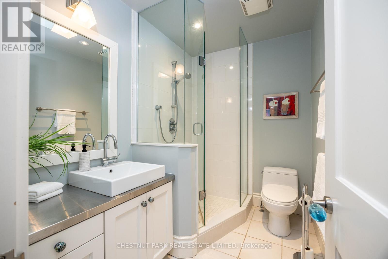 85 Duggan Avenue, Toronto, Ontario  M4V 1Y1 - Photo 31 - C12168388