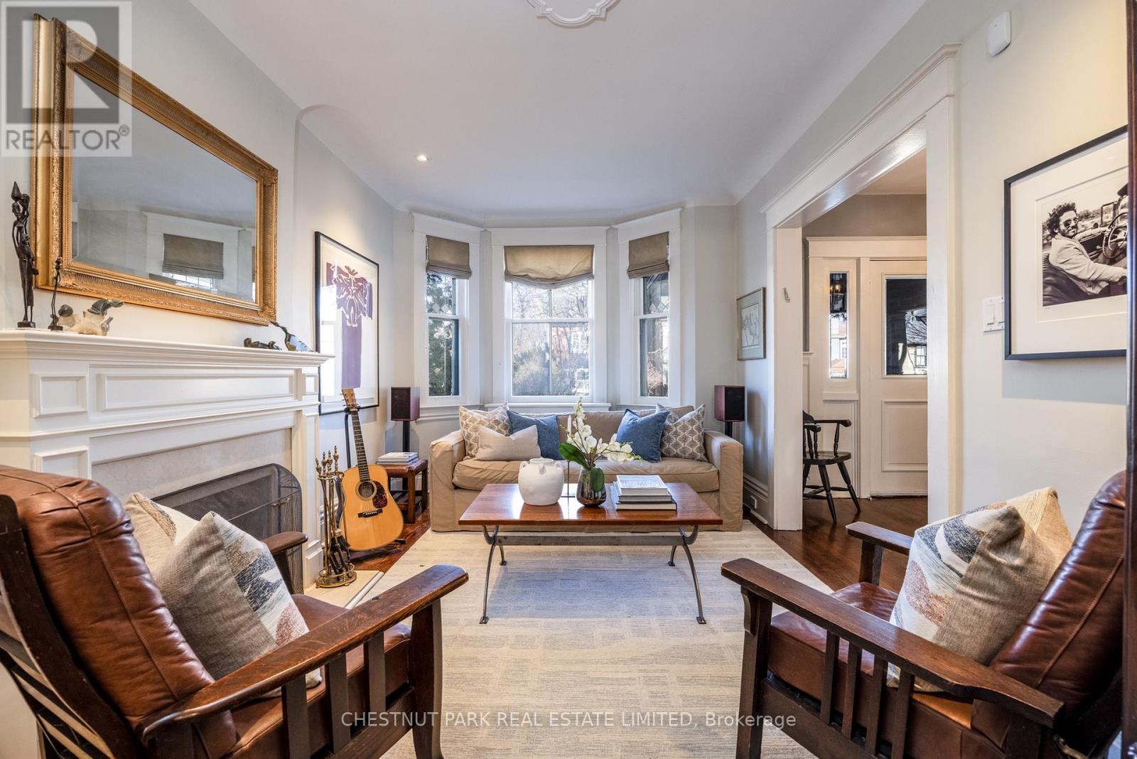 85 Duggan Avenue, Toronto, Ontario  M4V 1Y1 - Photo 8 - C12168388