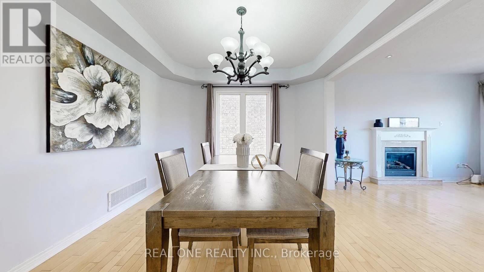 41 Grange Drive, Richmond Hill, Ontario  L4E 4T1 - Photo 4 - N12173802