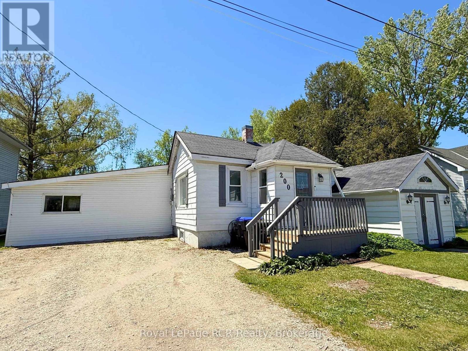 200 Sutherland Street N, Clearview, Ontario  L0M 1S0 - Photo 2 - S12107302
