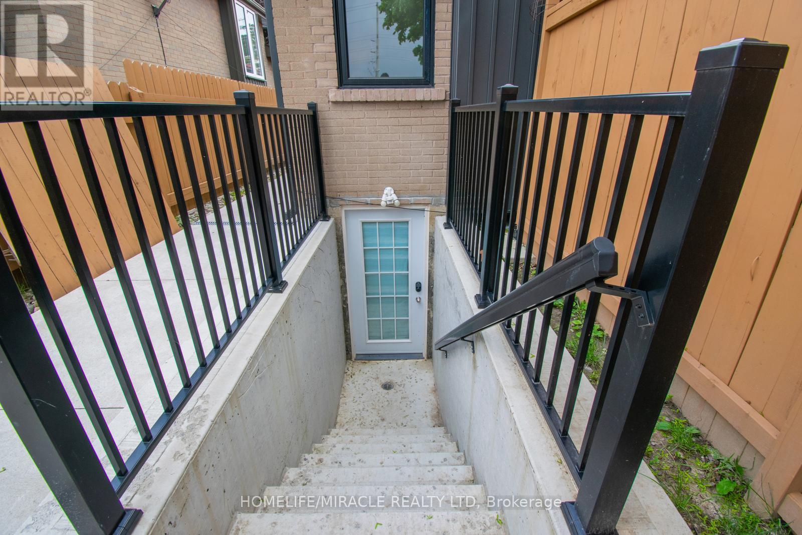 37 Glenora Crescent, Brampton, Ontario  L6S 1E1 - Photo 42 - W12174204