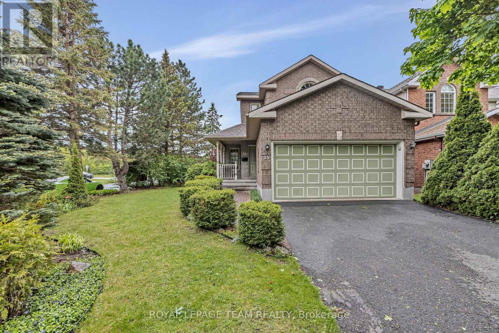 15 Sherring Crescent, Ottawa, Ontario  K2K 2T2 - Photo 2 - X12174366