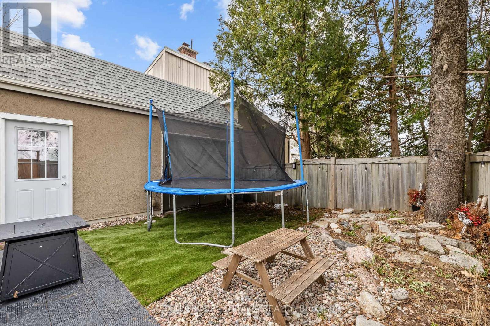 35 Jackson Court, Ottawa, Ontario  K2K 1B6 - Photo 41 - X12174385