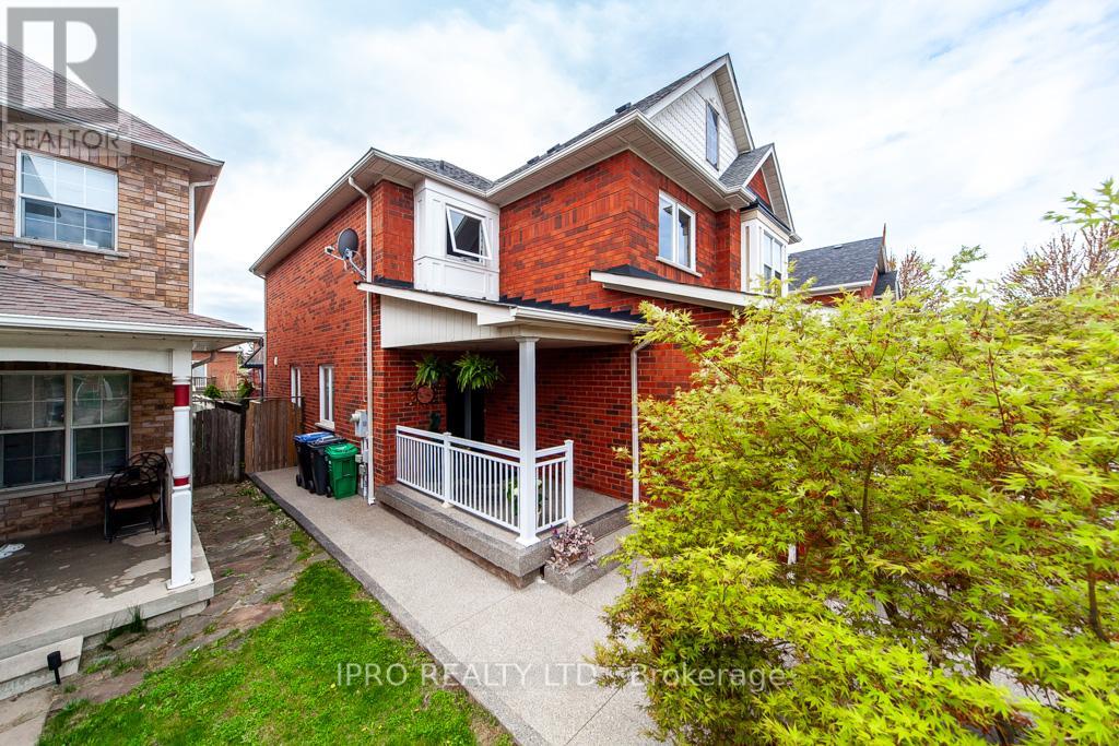 6936 Buttle Station Place, Mississauga, Ontario  L5W 1B8 - Photo 3 - W12174228