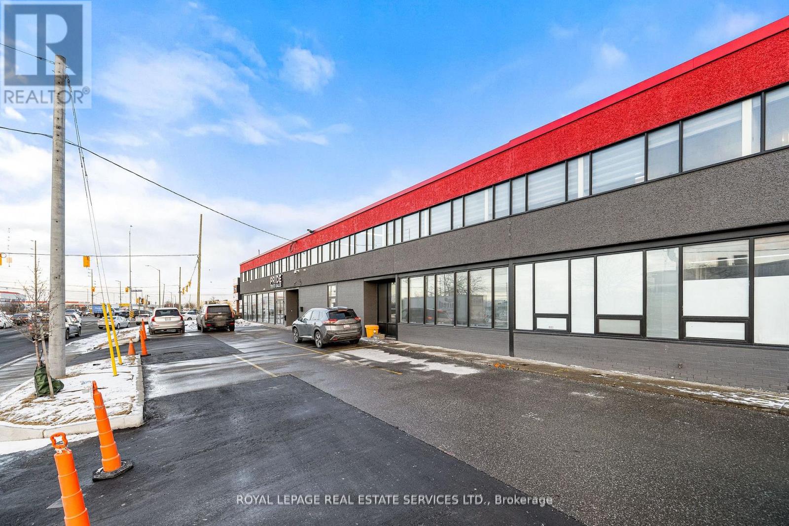5850 Dixie Road, Mississauga, Ontario  L4W 1E7 - Photo 2 - W12174255