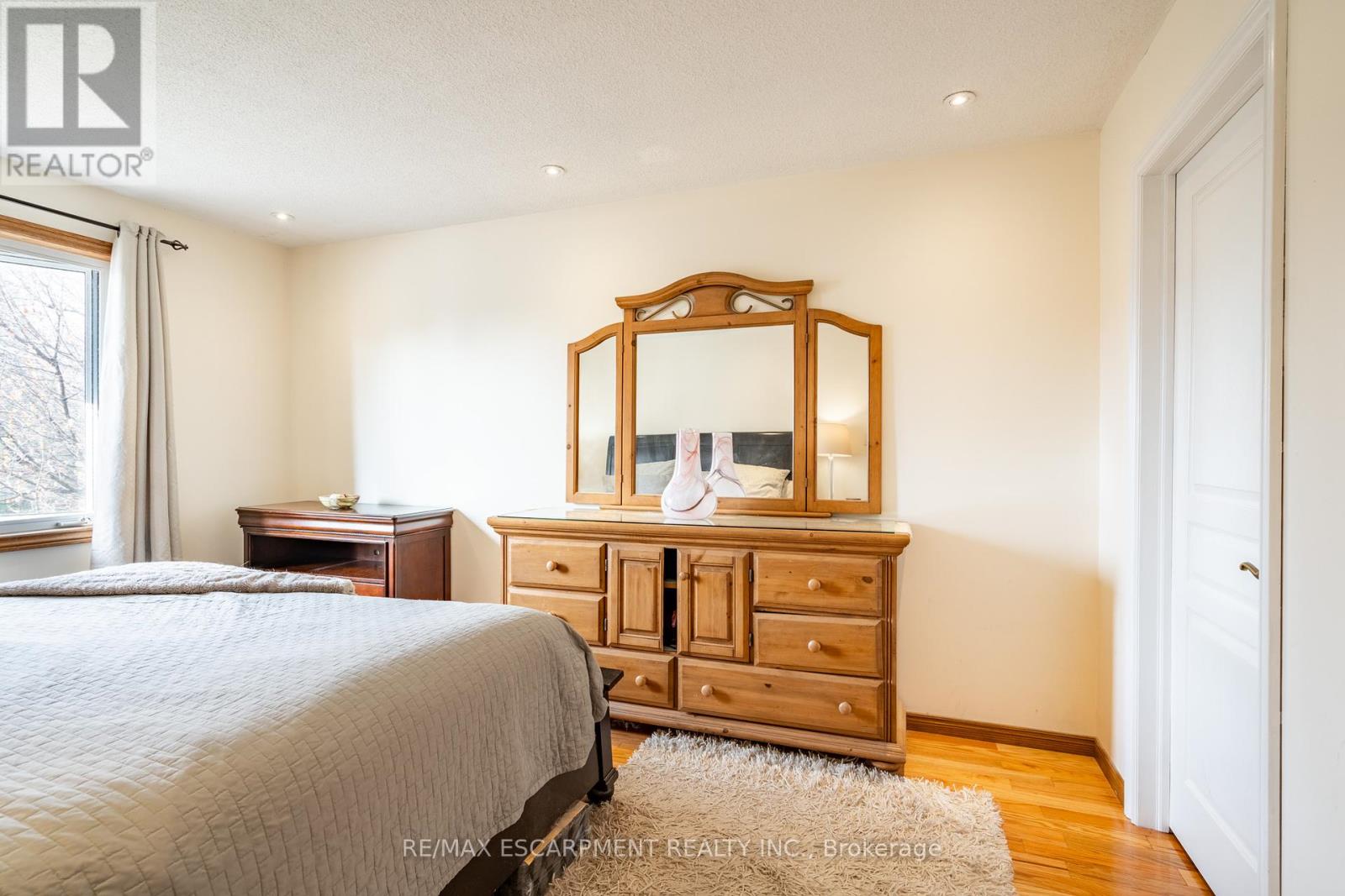 3210 Victoria Street, Oakville, Ontario  L6L 5R2 - Photo 24 - W12174261