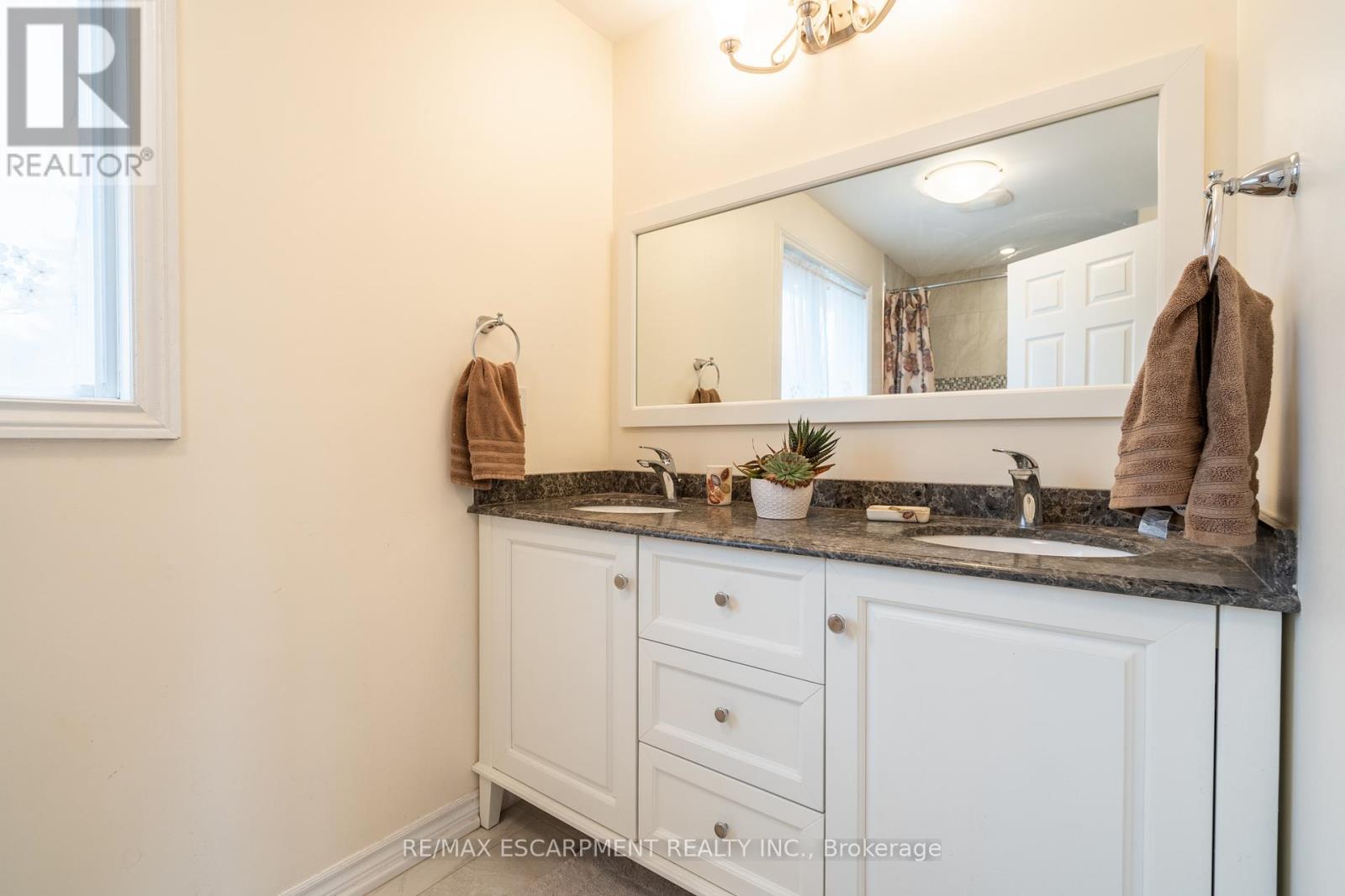 3210 Victoria Street, Oakville, Ontario  L6L 5R2 - Photo 28 - W12174261