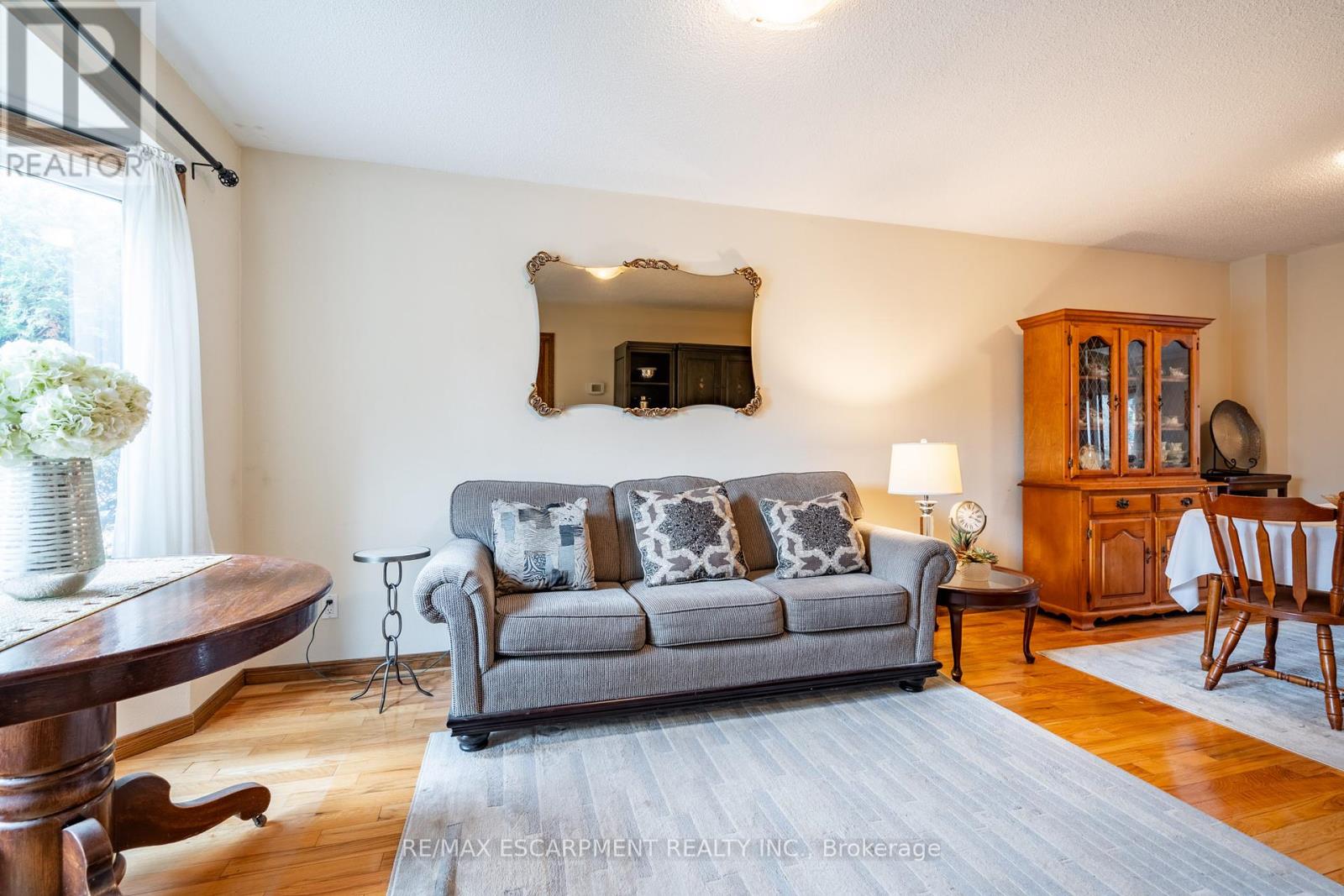 3210 Victoria Street, Oakville, Ontario  L6L 5R2 - Photo 8 - W12174261