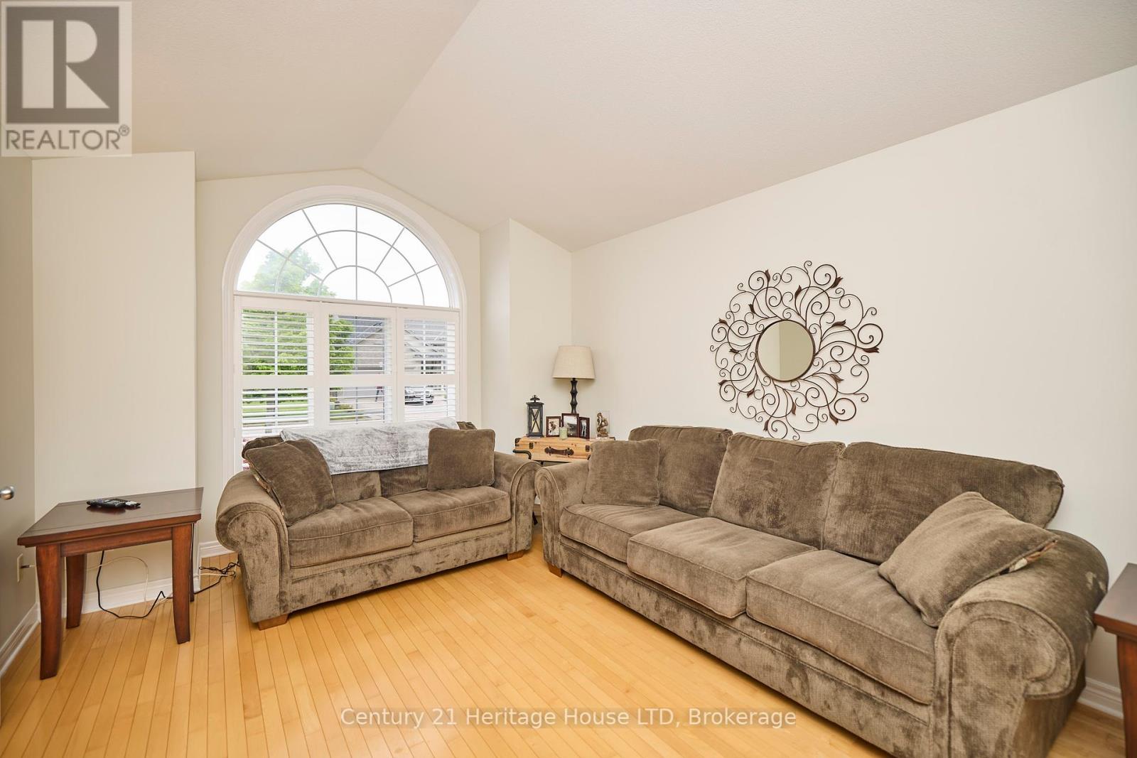 Property at 8 ARLENE STREET image 5