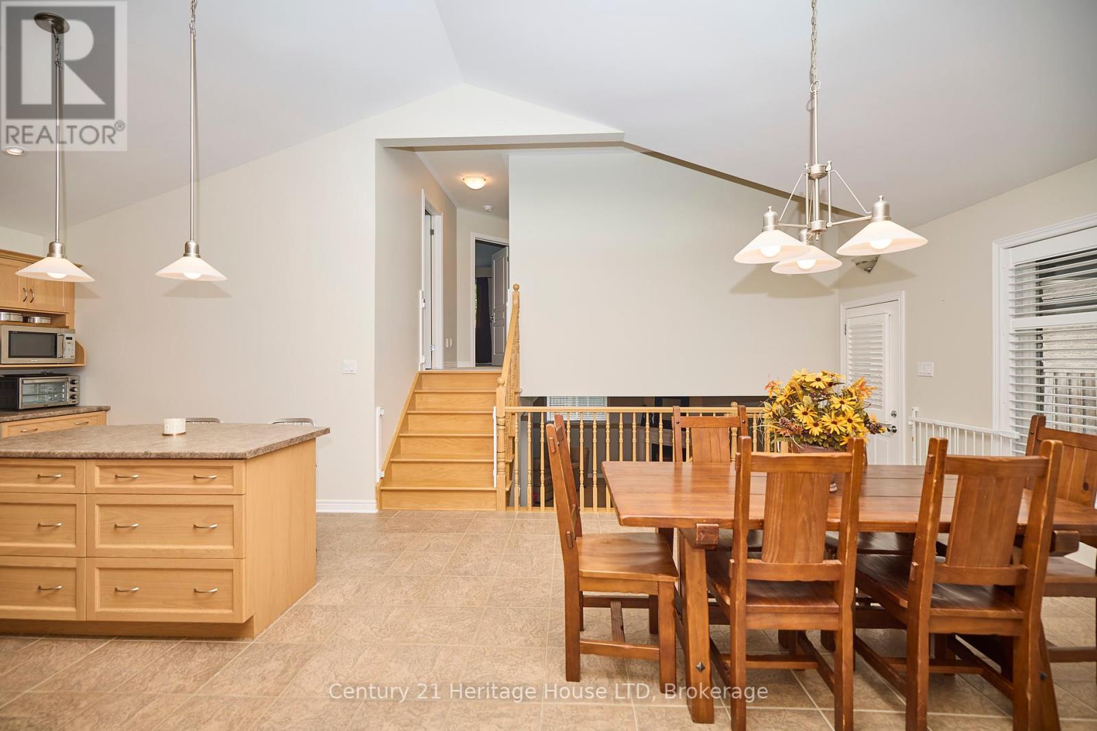 8 Arlene Street, St. Catharines, Ontario  L2S 4C9 - Photo 6 - X12174309