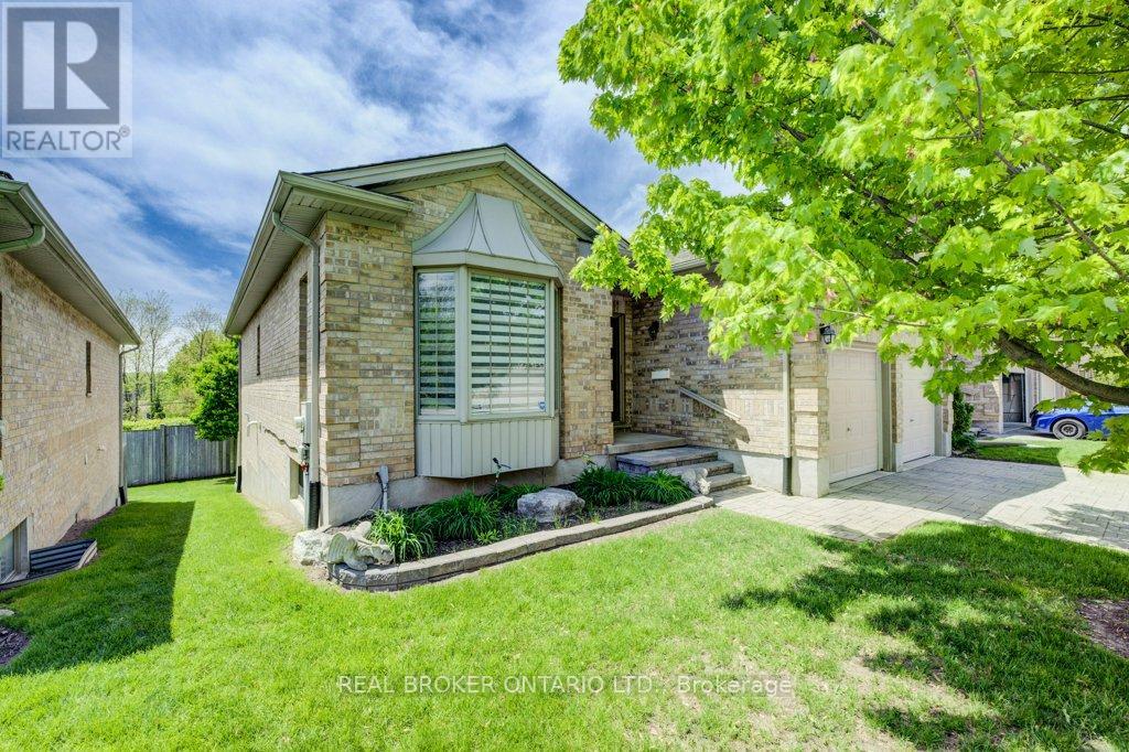 4 - 900 Doon Village Road, Kitchener, Ontario  N2P 1A4 - Photo 2 - X12174219