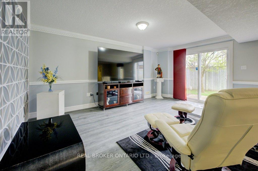 4 - 900 Doon Village Road, Kitchener, Ontario  N2P 1A4 - Photo 40 - X12174219