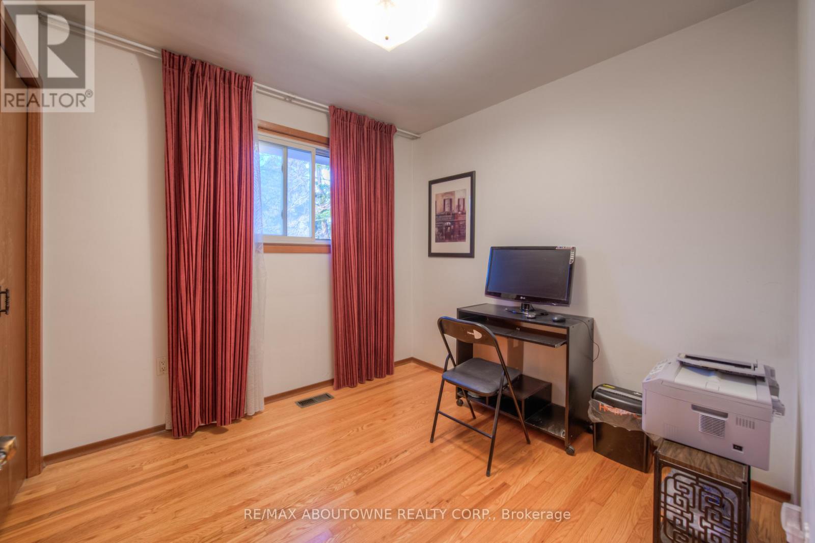 47 Chester Road, Hamilton, Ontario  L8E 1X8 - Photo 15 - X12174232