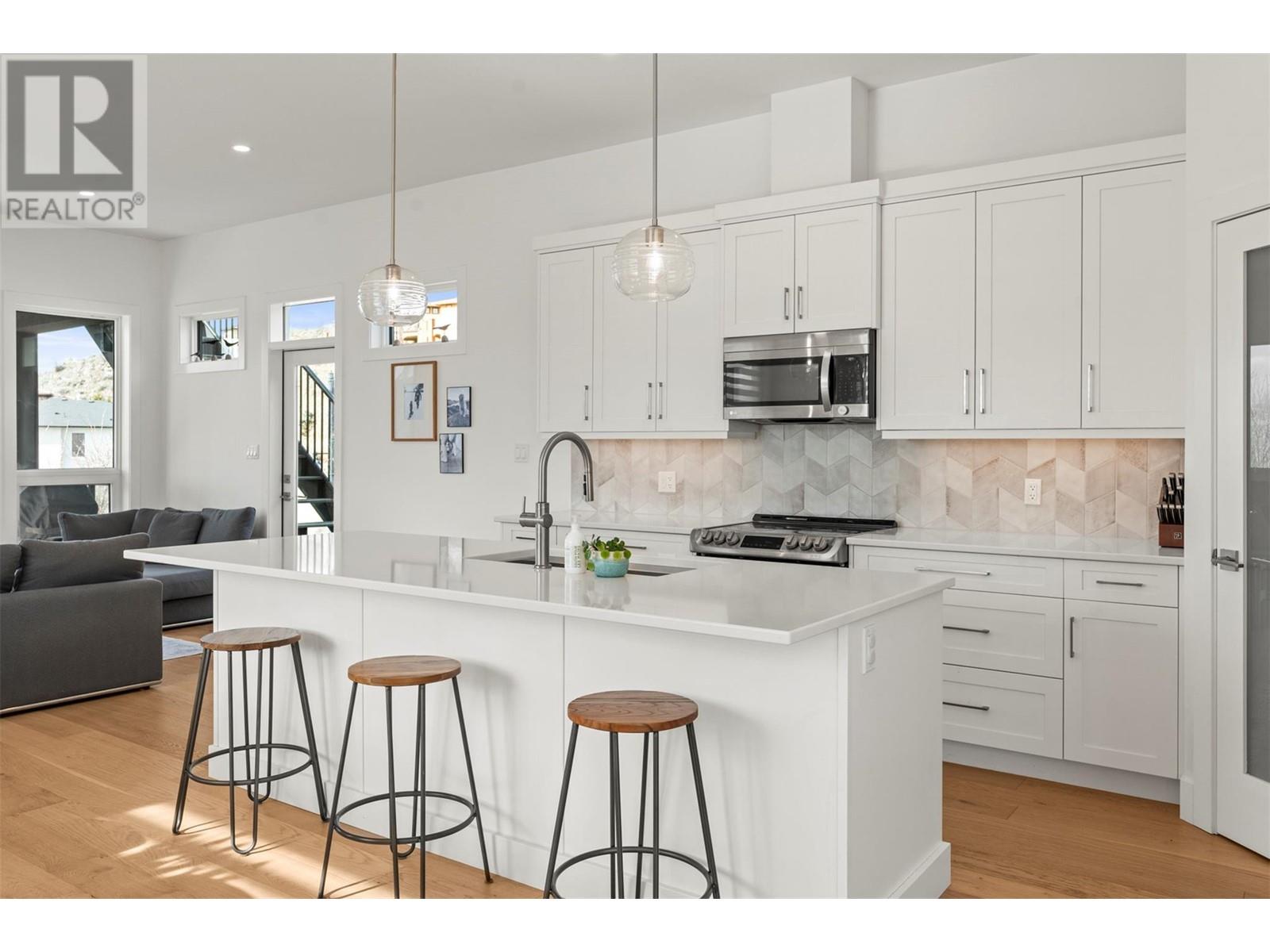 305 Cordon Place, Vernon, British Columbia  V1H 1Z9 - Photo 8 - 10349430