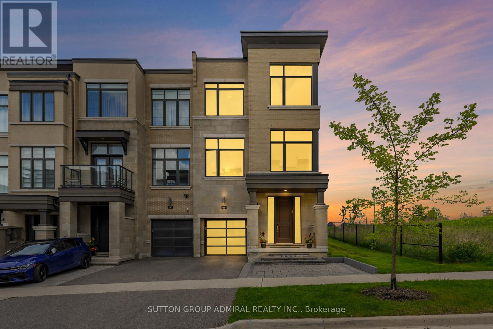88 CARRVILLE WOODS CIRCLE, Vaughan, Ontario