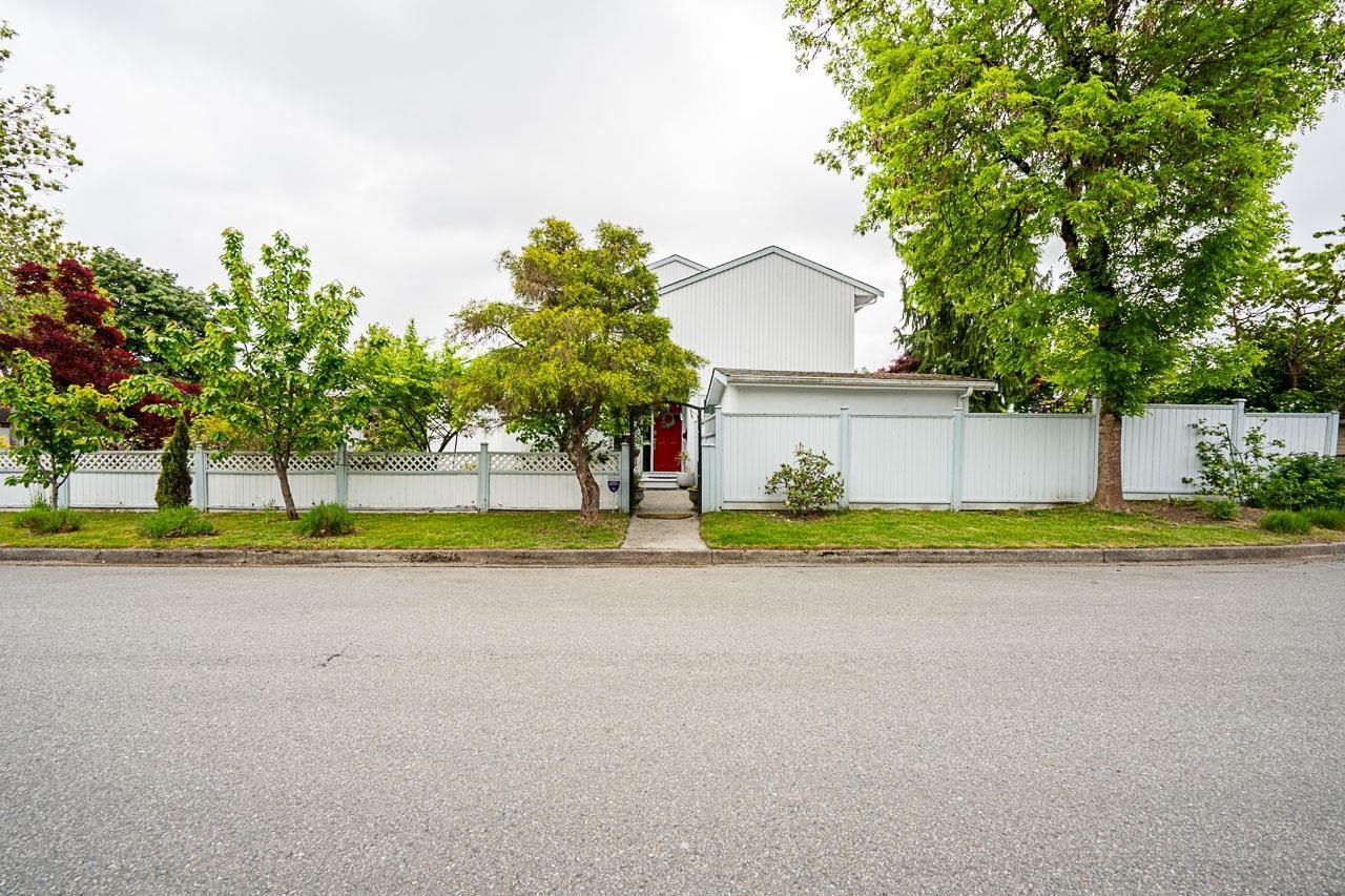 15524 96b Avenue, Surrey, British Columbia  V3R 7N7 - Photo 1 - R3007187