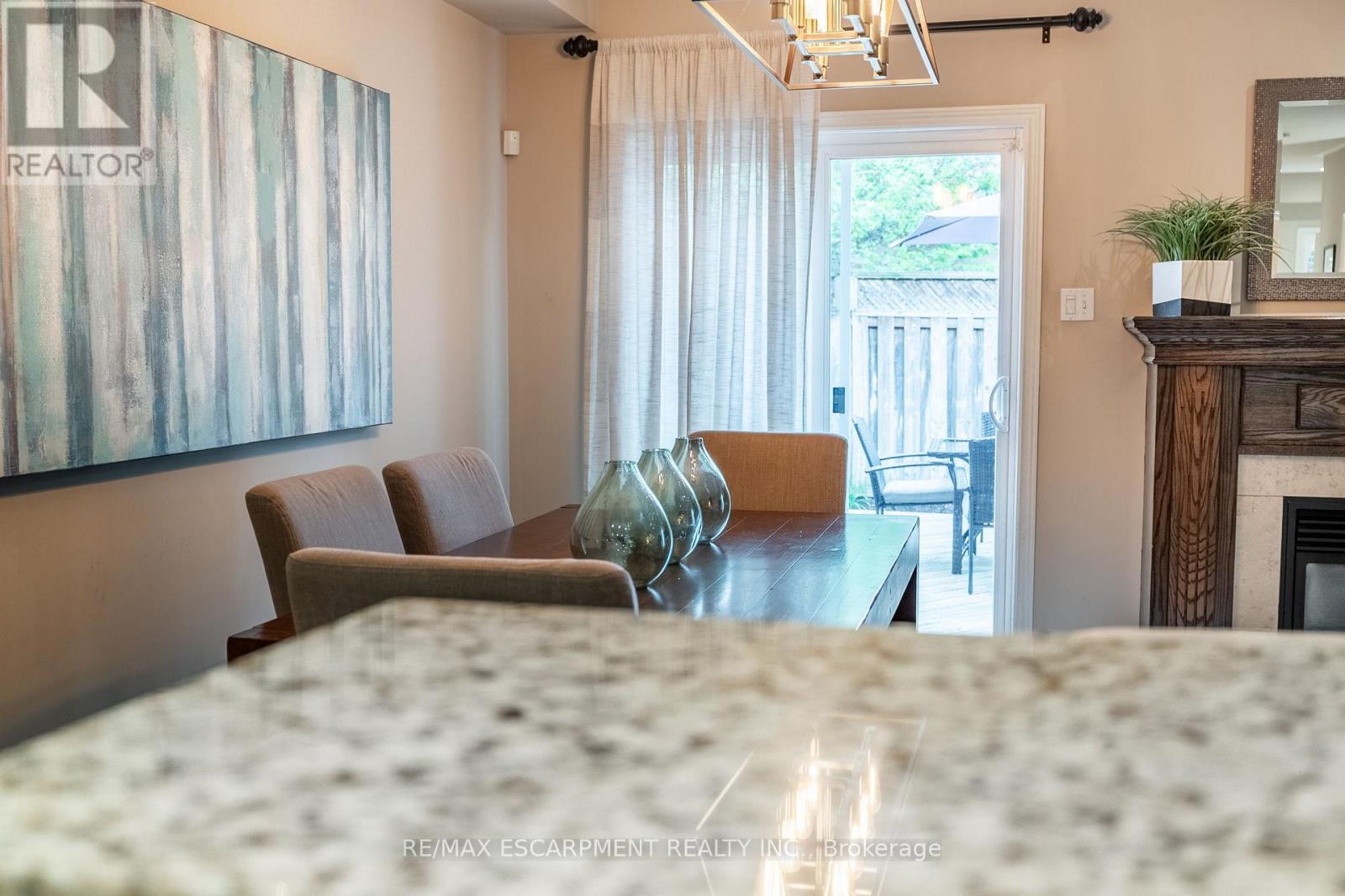 1455 Tobyn Drive, Burlington, Ontario  L7M 5A6 - Photo 10 - W12174308