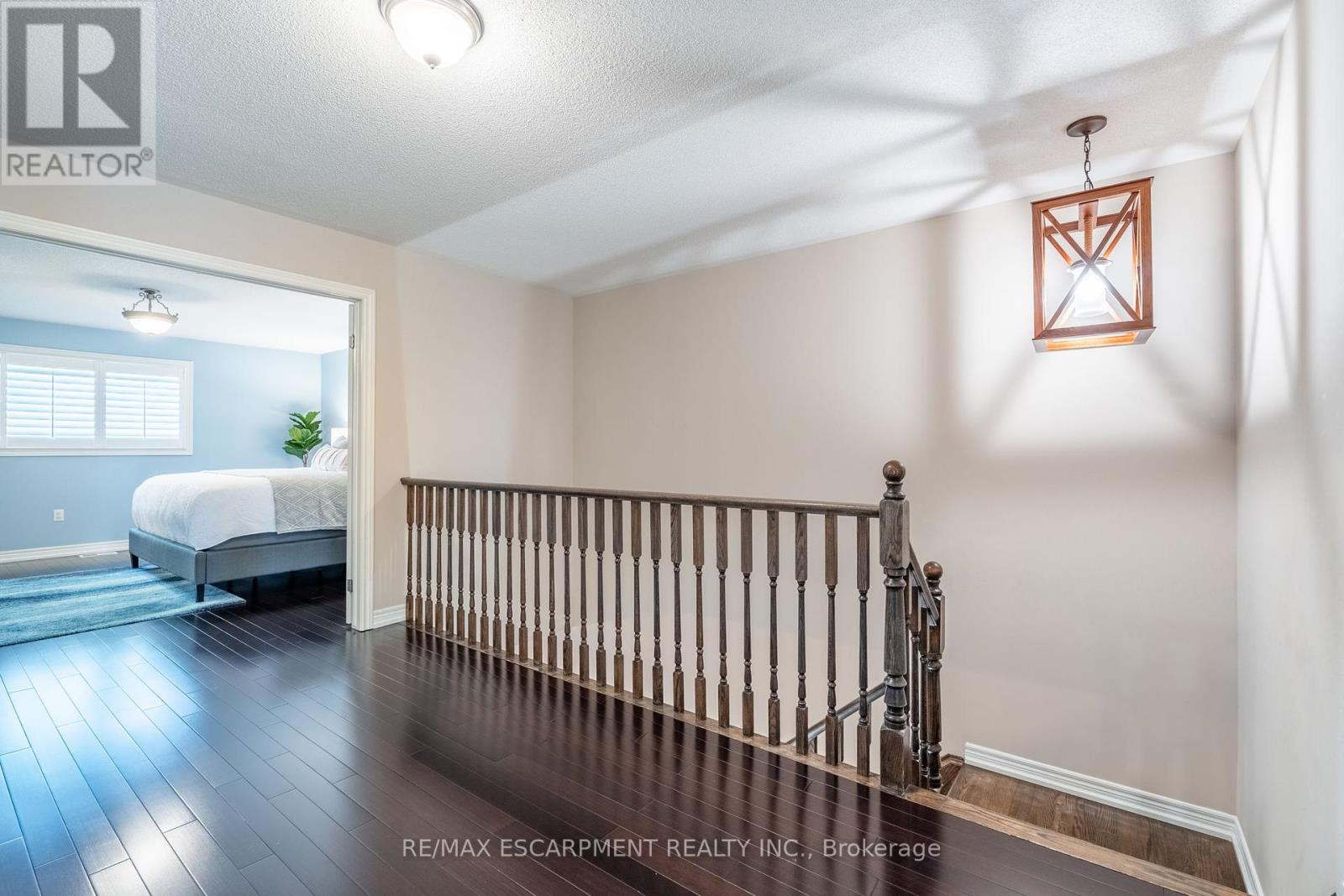 1455 Tobyn Drive, Burlington, Ontario  L7M 5A6 - Photo 17 - W12174308