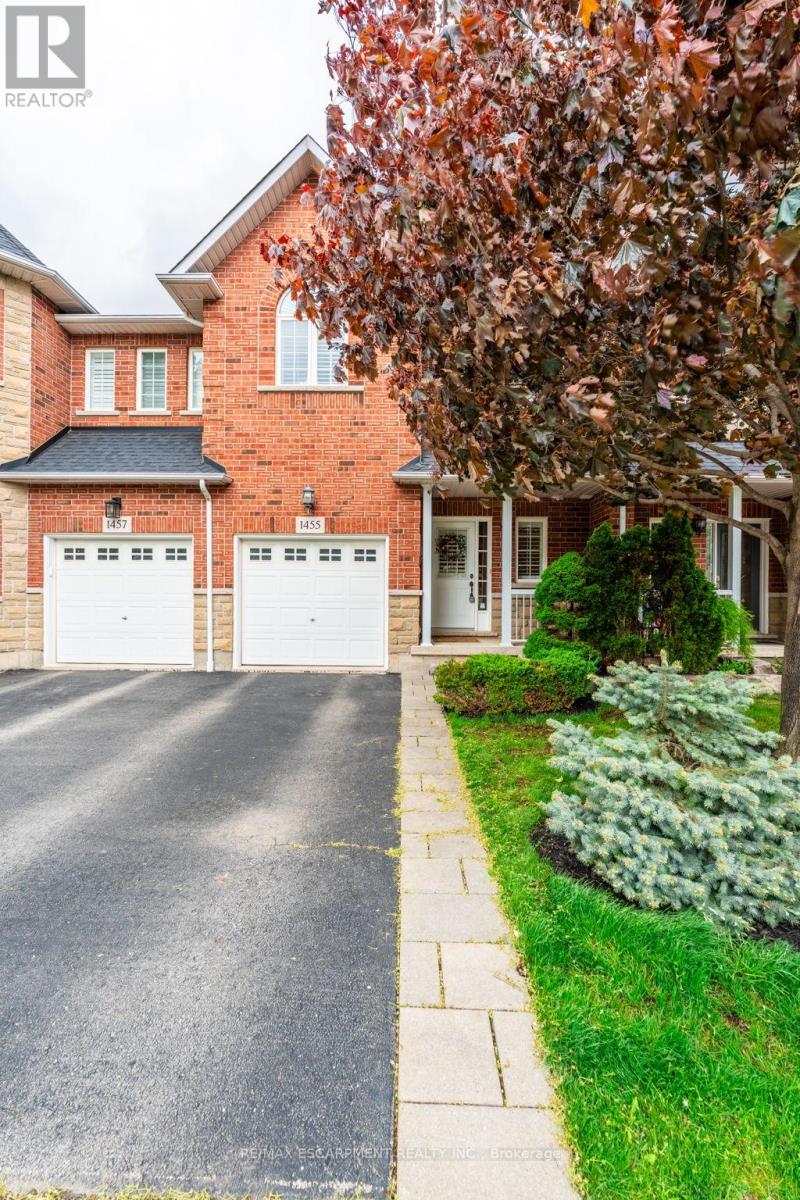 1455 Tobyn Drive, Burlington, Ontario  L7M 5A6 - Photo 2 - W12174308