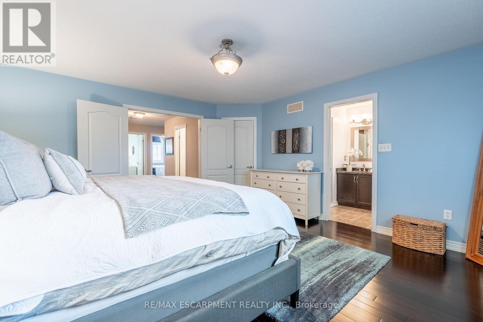 1455 Tobyn Drive, Burlington, Ontario  L7M 5A6 - Photo 20 - W12174308