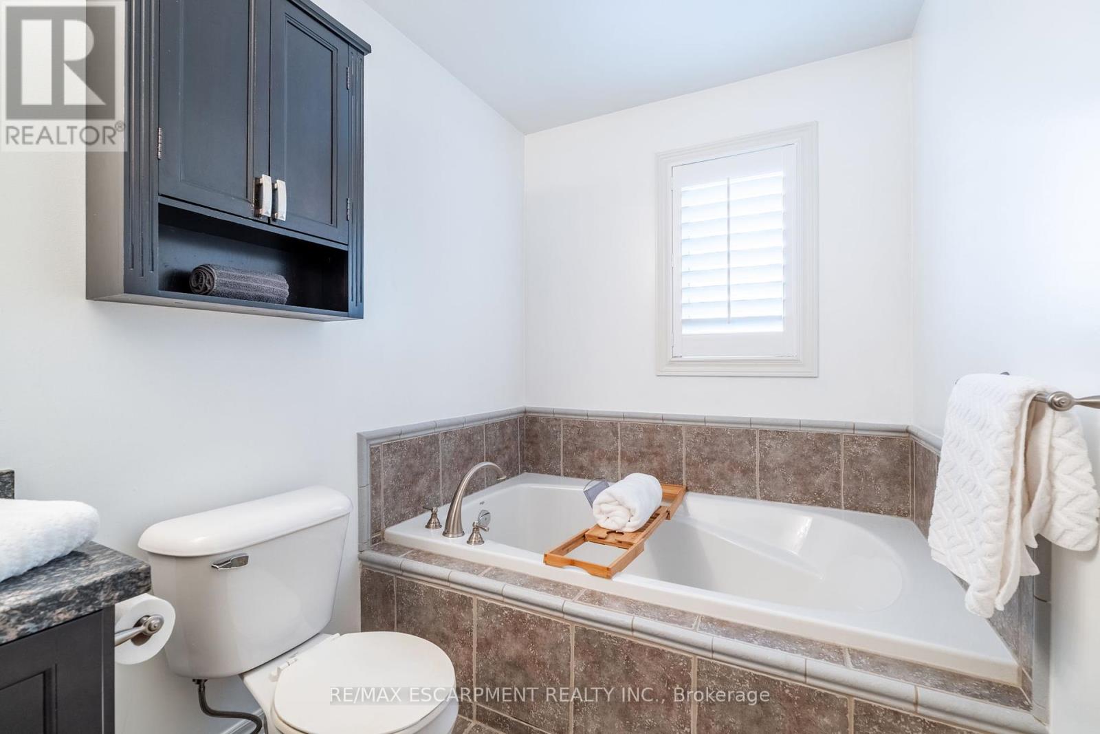 1455 Tobyn Drive, Burlington, Ontario  L7M 5A6 - Photo 23 - W12174308