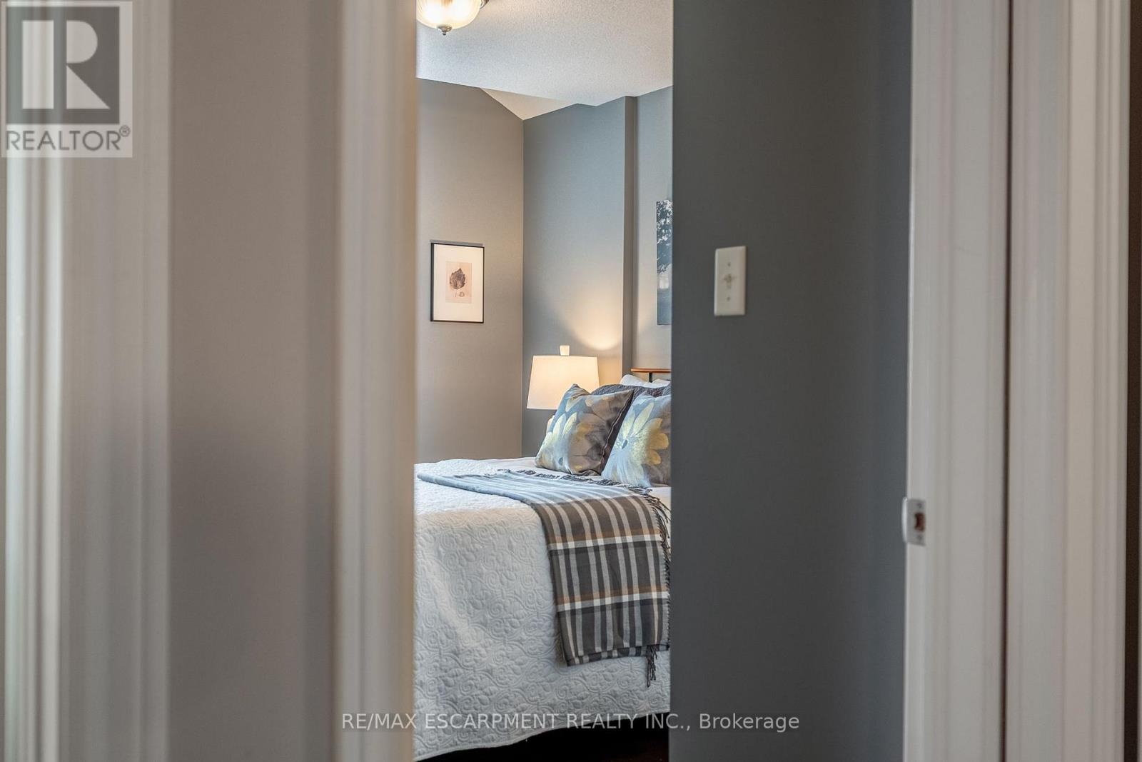 1455 Tobyn Drive, Burlington, Ontario  L7M 5A6 - Photo 26 - W12174308