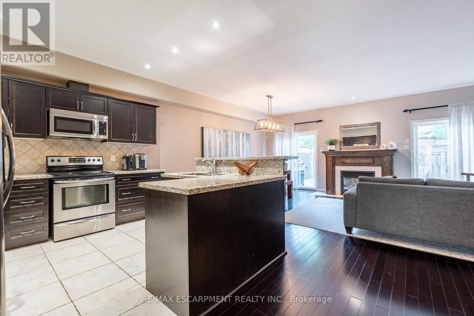 1455 Tobyn Drive, Burlington, Ontario  L7M 5A6 - Photo 5 - W12174308