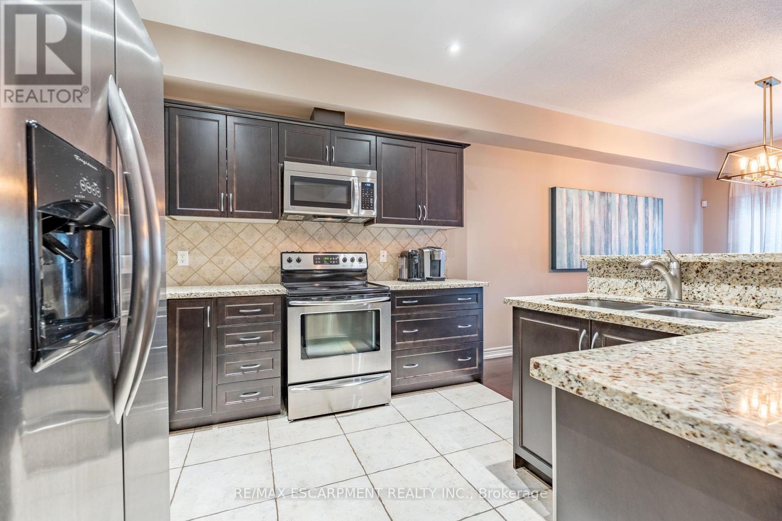 1455 Tobyn Drive, Burlington, Ontario  L7M 5A6 - Photo 6 - W12174308