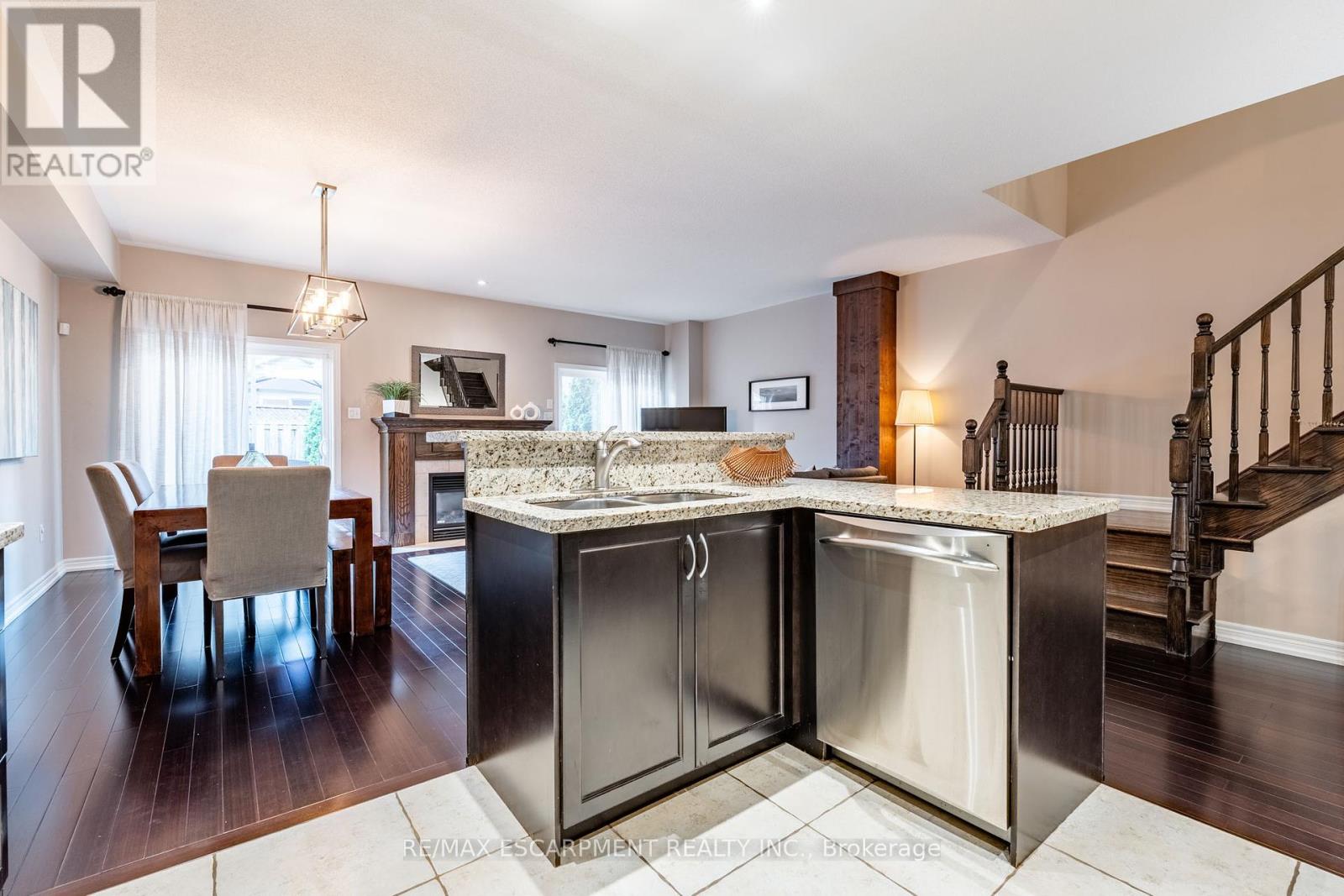 1455 Tobyn Drive, Burlington, Ontario  L7M 5A6 - Photo 8 - W12174308