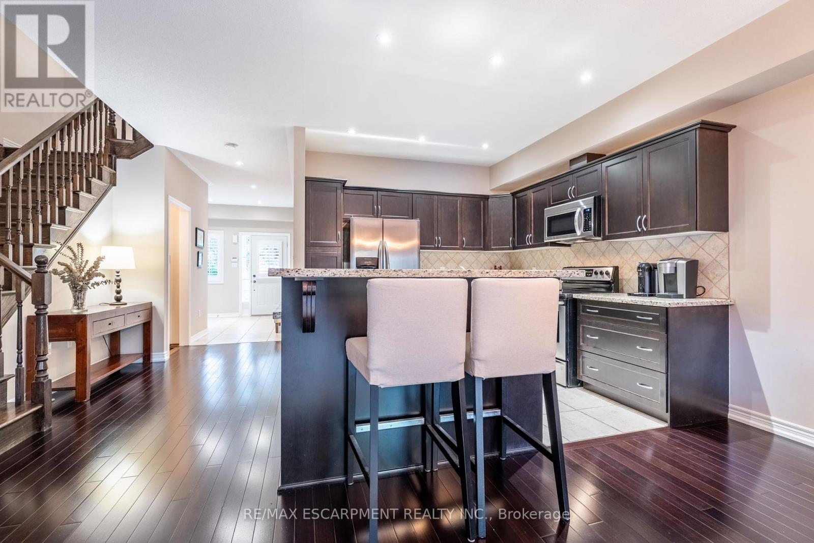 1455 Tobyn Drive, Burlington, Ontario  L7M 5A6 - Photo 9 - W12174308