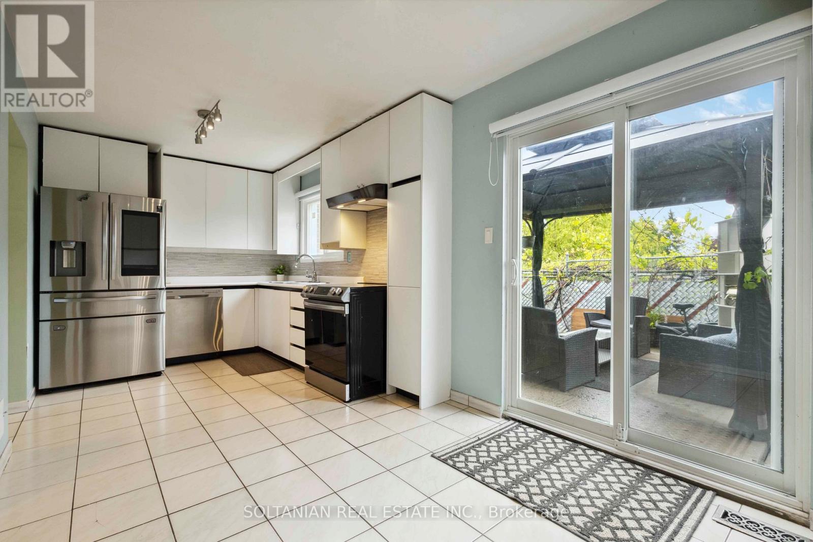 102 Elnathan Crescent, Toronto, Ontario  M9L 2G1 - Photo 12 - W12174320