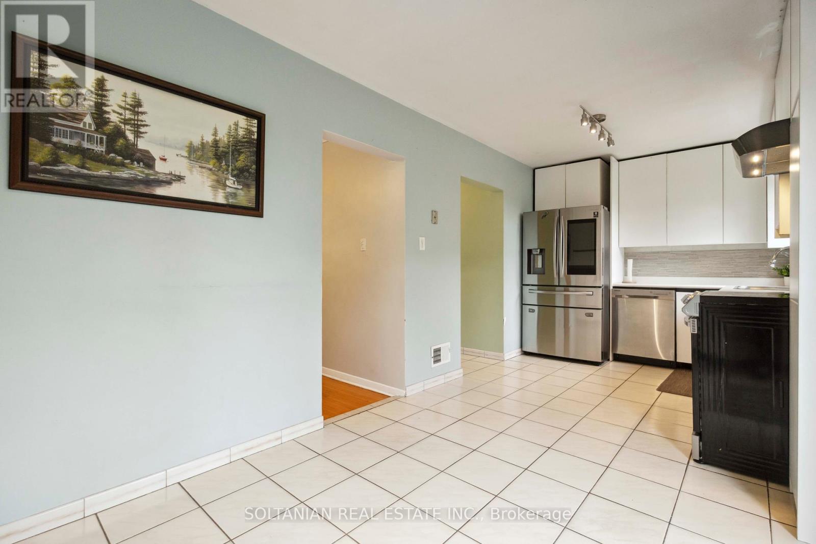 102 Elnathan Crescent, Toronto, Ontario  M9L 2G1 - Photo 14 - W12174320