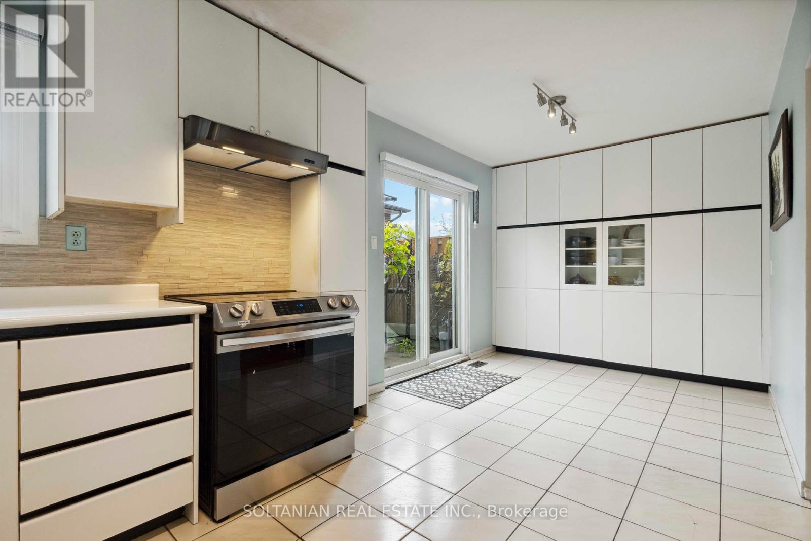 102 Elnathan Crescent, Toronto, Ontario  M9L 2G1 - Photo 15 - W12174320