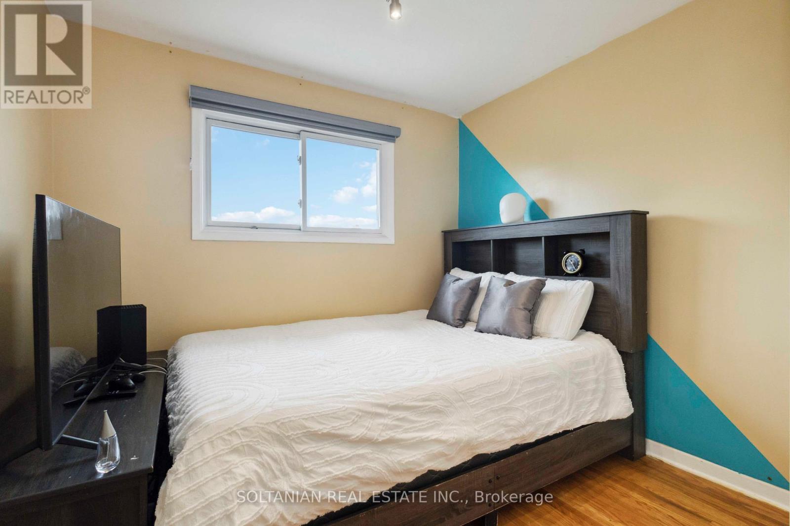 102 Elnathan Crescent, Toronto, Ontario  M9L 2G1 - Photo 22 - W12174320
