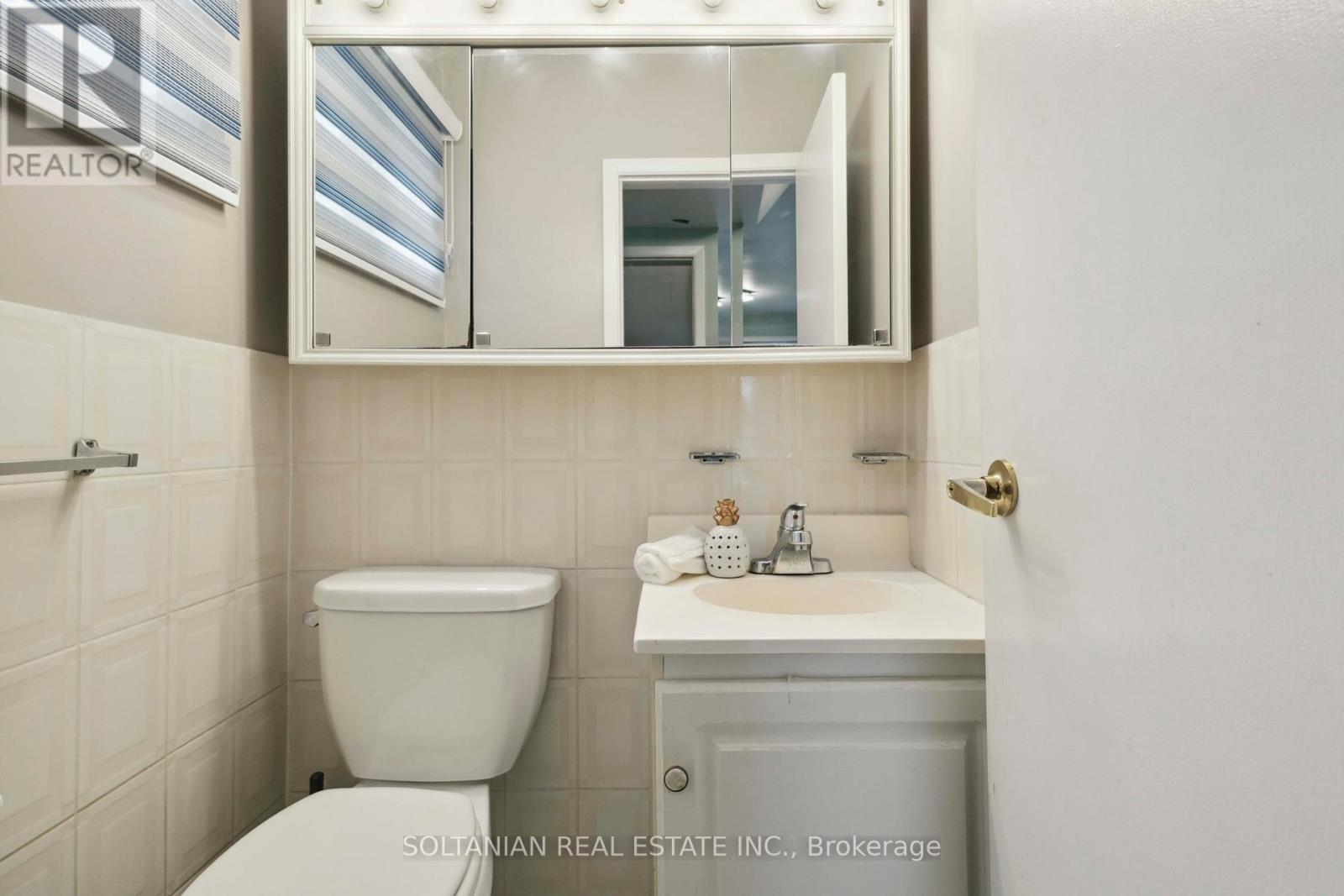 102 Elnathan Crescent, Toronto, Ontario  M9L 2G1 - Photo 24 - W12174320