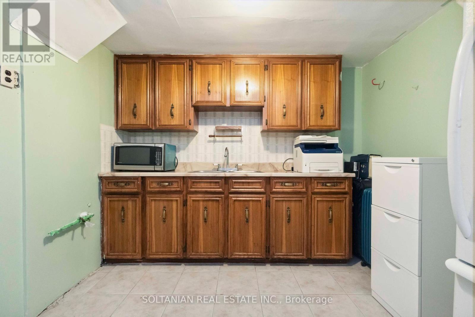 102 Elnathan Crescent, Toronto, Ontario  M9L 2G1 - Photo 25 - W12174320