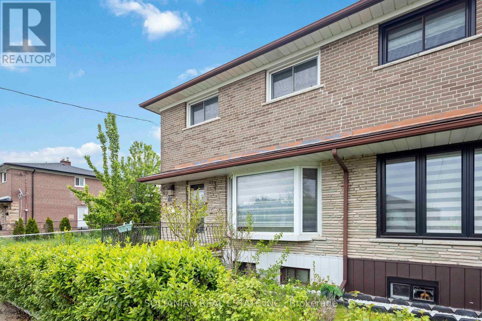 102 Elnathan Crescent, Toronto, Ontario  M9L 2G1 - Photo 3 - W12174320