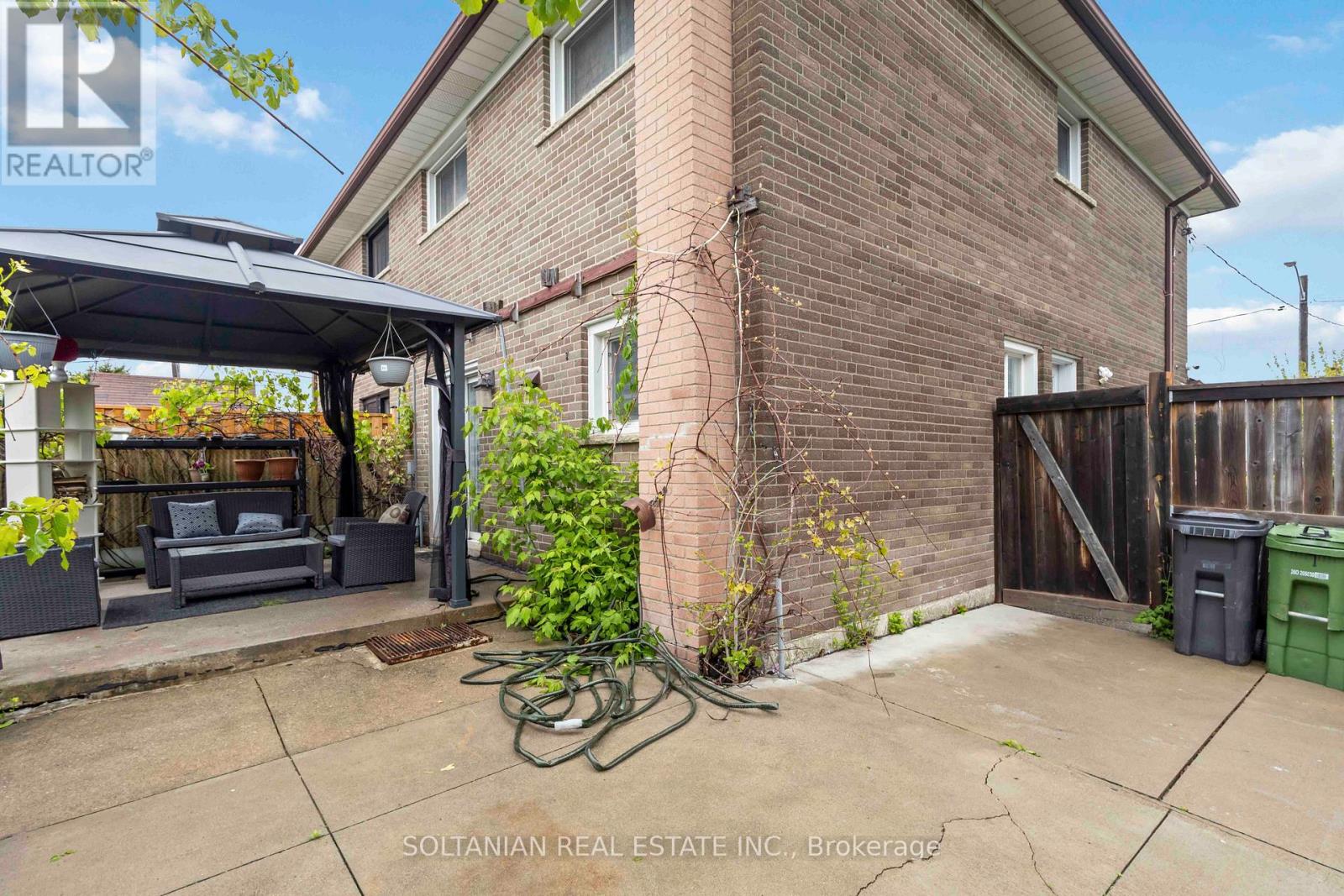102 Elnathan Crescent, Toronto, Ontario  M9L 2G1 - Photo 30 - W12174320