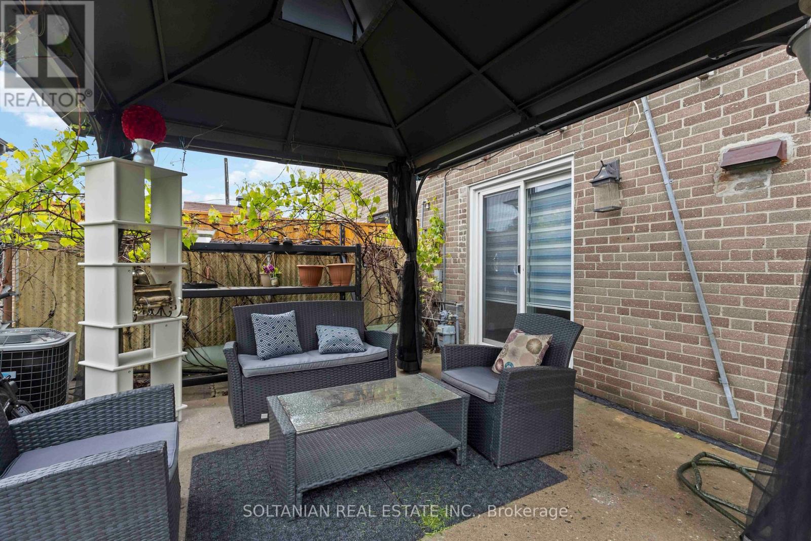 102 Elnathan Crescent, Toronto, Ontario  M9L 2G1 - Photo 32 - W12174320