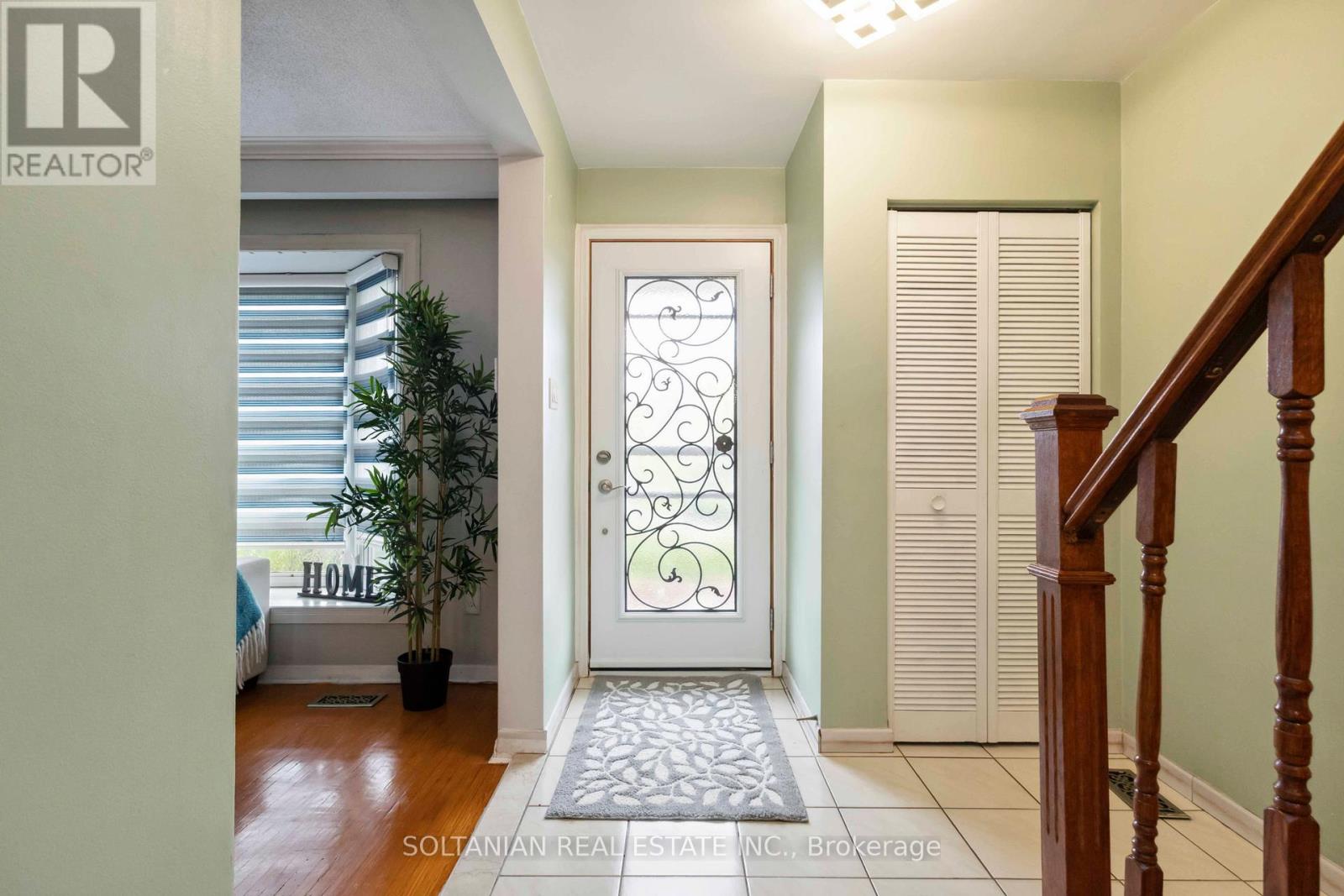 102 Elnathan Crescent, Toronto, Ontario  M9L 2G1 - Photo 4 - W12174320