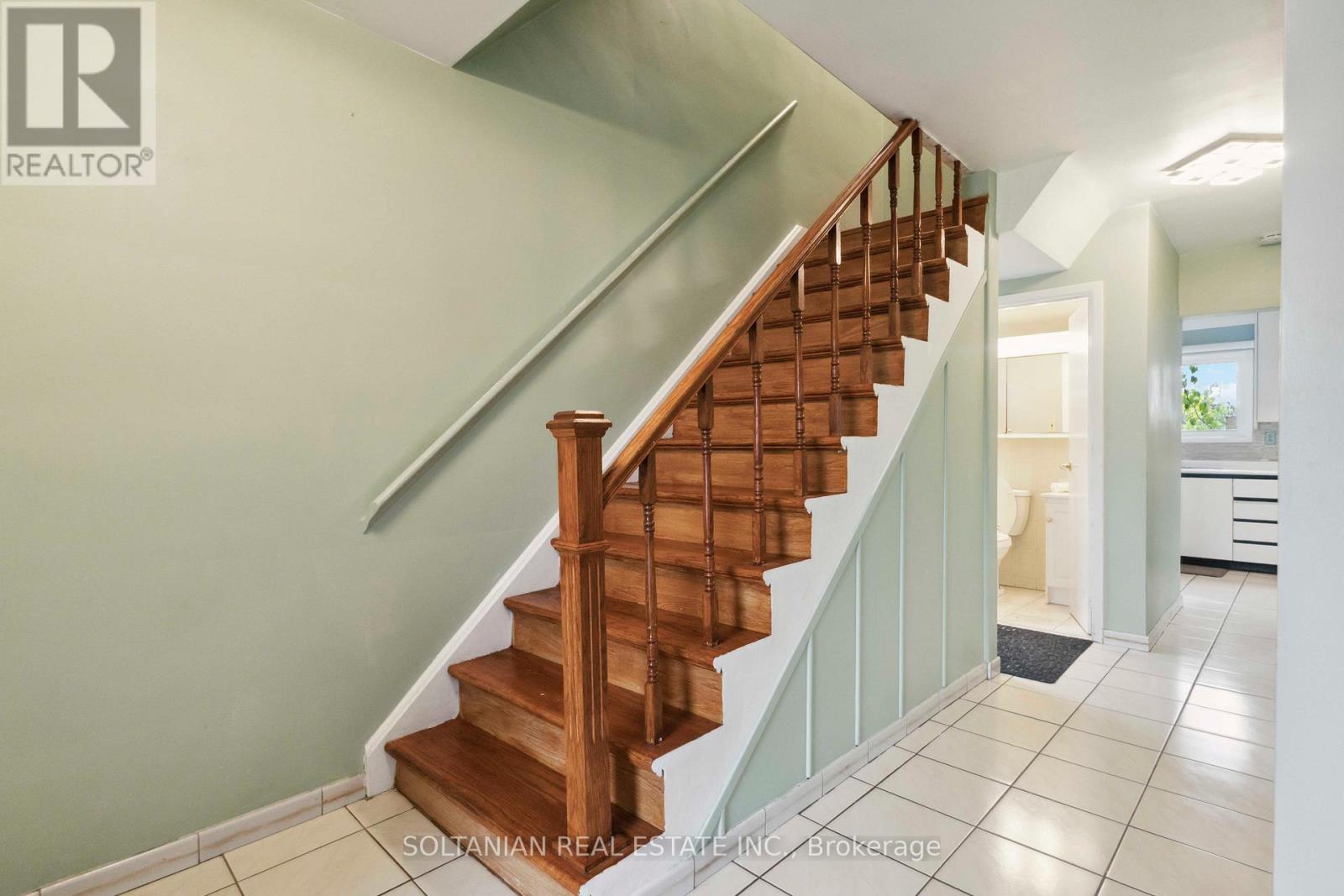 102 Elnathan Crescent, Toronto, Ontario  M9L 2G1 - Photo 5 - W12174320