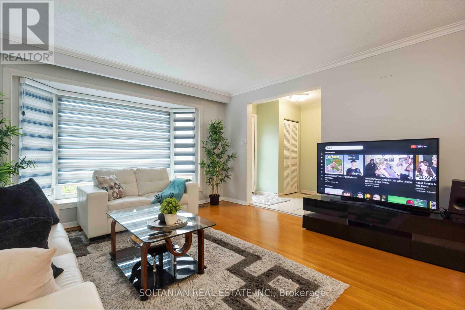 102 Elnathan Crescent, Toronto, Ontario  M9L 2G1 - Photo 8 - W12174320
