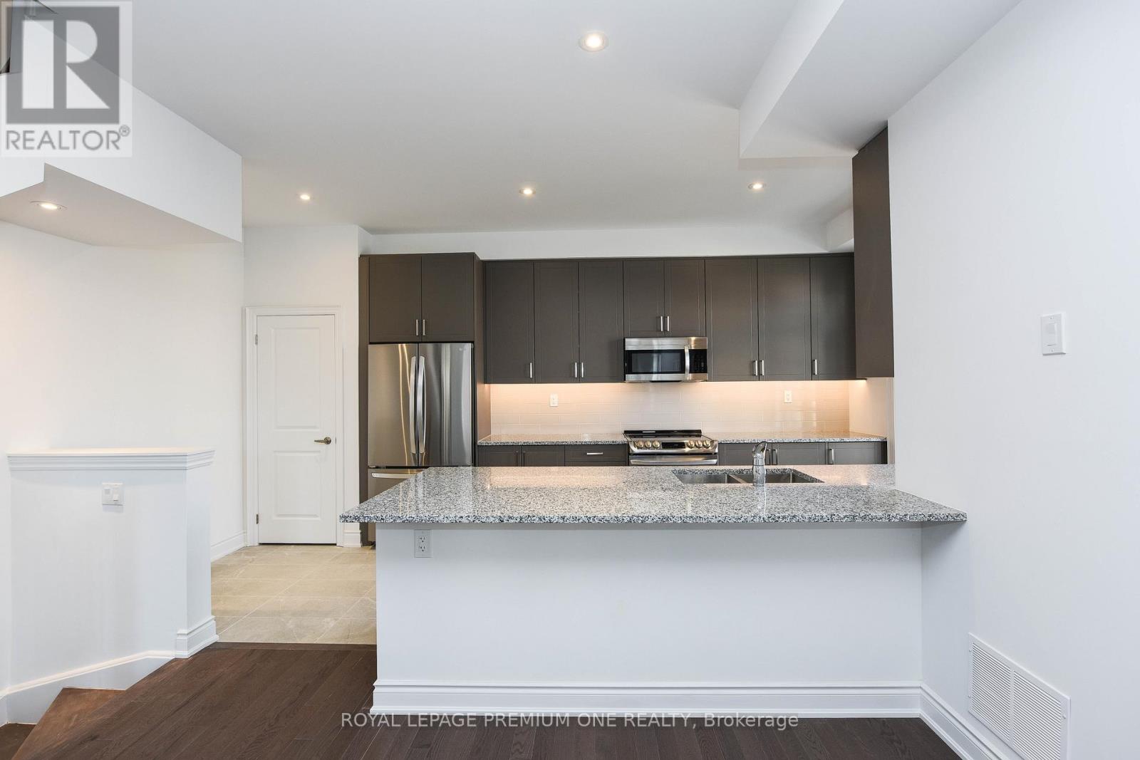 60 - 40 Lunar Crescent, Mississauga, Ontario  L5M 2R5 - Photo 8 - W12174334