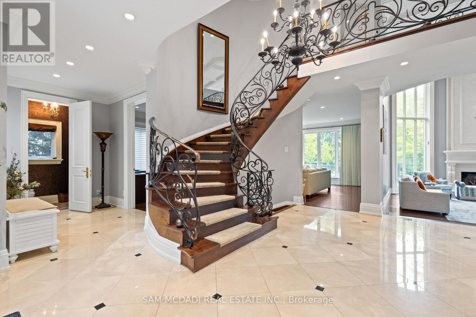 2173 Shawanaga Trail, Mississauga, Ontario  L5H 3X6 - Photo 4 - W12174349