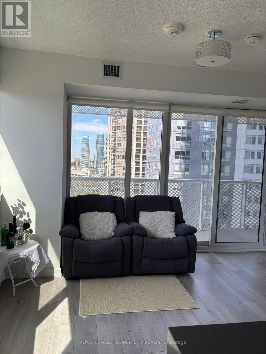 1404 - 4065 Confederation Parkway, Mississauga, Ontario  L5B 0L4 - Photo 11 - W12174367
