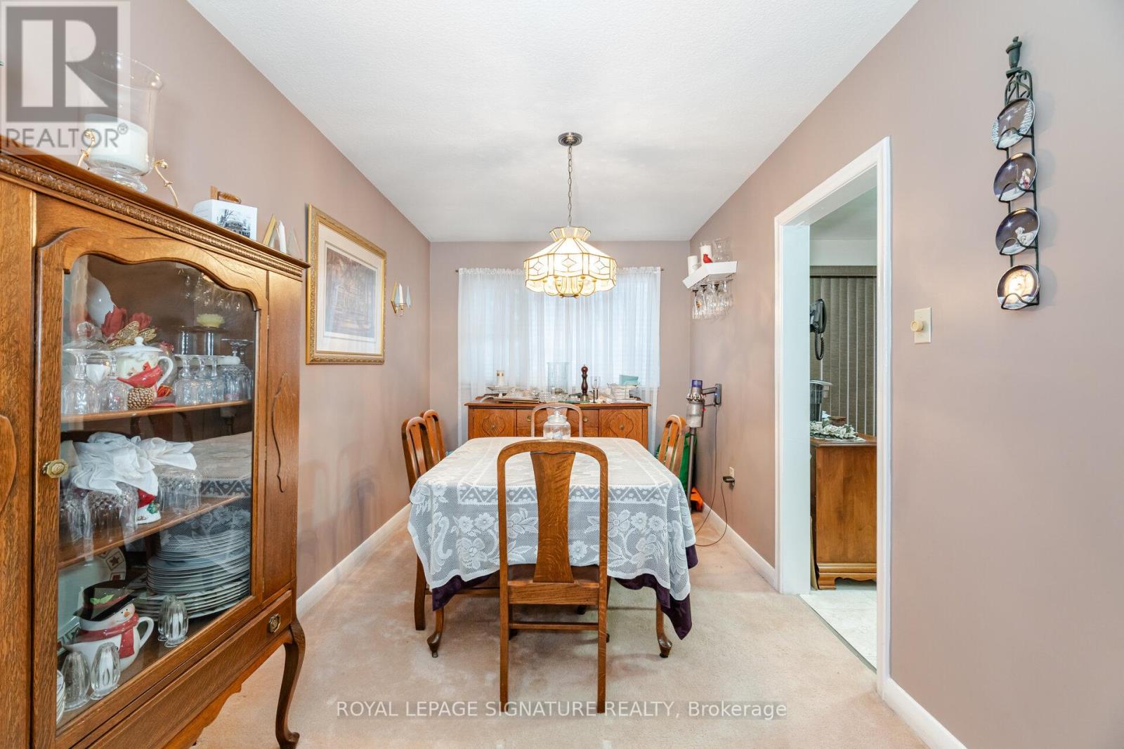 5 Sterne Avenue, Brampton (Brampton East), Ontario  L6W 2Y3 - Photo 7 - W12174401