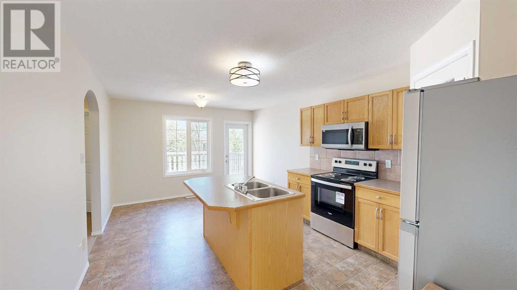 Property at 170 Peigan Court W image 3